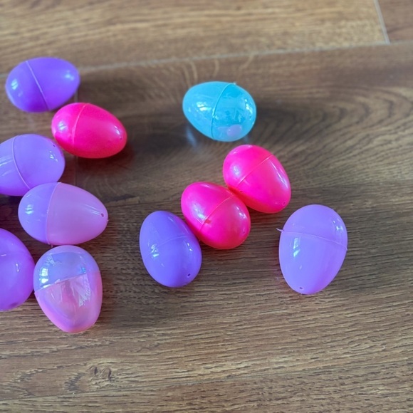 Colorful Plastic Easter Eggs - Picture 3 of 3